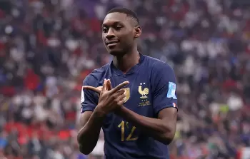 مواني يغيب عن فريقه بسبب رغبته بالانتقال لسان جيرمان