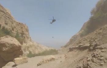مروحية إسرائيلية تشارك في إنقاذ الجرحى والمحاصرين