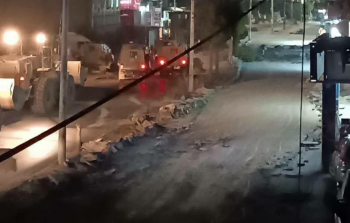 جرافات الاحتلال دمرت طرقا رئيسا في مخيم نور شمس