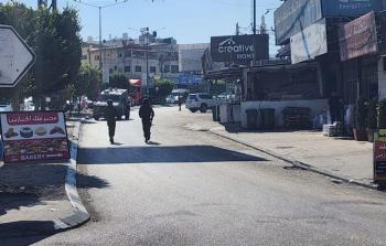 الاحتلال يداهم المحلات التجارية غرب نابلس ويصادر تسجيلات الكاميرات