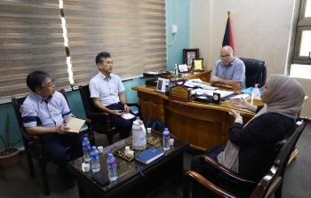 وفد ياباني رفيع يُشيد بتطور التعليم في غزة