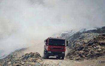 مشهد من حريق مكب نفايات جحر الديك بغزة