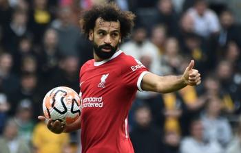 محمد صلاح يساهم في قلب ليفربول تأخره إلى فوز بالدوري الإنجليزي