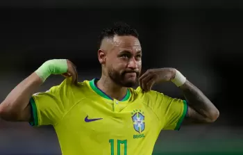 نيمار يحطّم رقم بيليه ويدخل تاريخ البرازيل