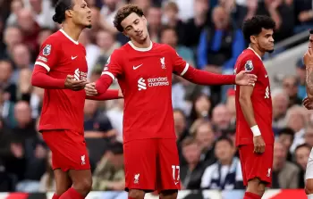 قرار الاتحاد الإنجليزي بشأن حكام مباراة توتنهام وليفربول