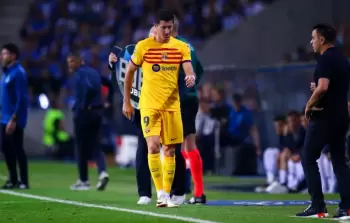 طبيب منتخب بولندا يصدم برشلونة بشأن إصابة ليفاندوفسكي
