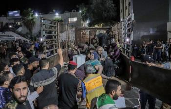 مشهد من لحظات نقل المصابين في كنيسة الروم الأرثوذكس بغزة