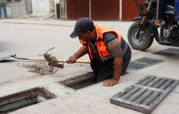 بلدية النصيرات تدعو لتجنب إلقاء المخلفات بجوار مصافي مياه الأمطار