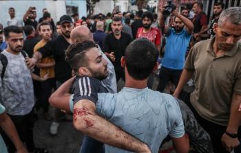 من قصف مدرسة في منطقة الصفطاوي شمال غزة أمس الجمعة كانت تضم آلاف النازحين