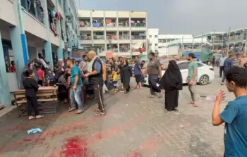 استشهاد 12 فلسطينيا في قصف إسرائيلي على مدرسة تأوي نازحين وسط قطاع غزة