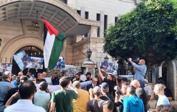مظاهرة غاضبة تفشل زيارة السفيرة الأمريكية لـ 
