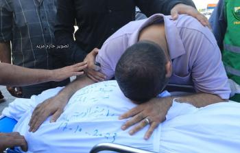 زياد المقيد .. رحيل عائلته لم يثنه عن مواصلة عمله الصحفي