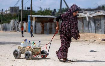 فلسطيني يخصص بئر مياه مزرعته للنازحين دون مقابل