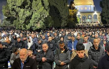 70 ألف مصلٍ يؤدون صلاتي العشاء والتراويح في المسجد الأقصى