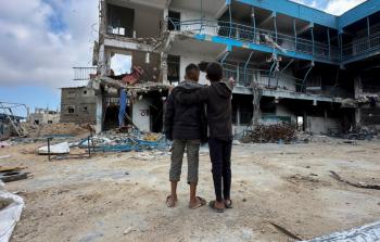 تلاميذ غزة يتساءلون: عما إذا كانوا سيستطيعون حزم كتبهم والعودة إلى المدرسة مجدداً/ رويترز