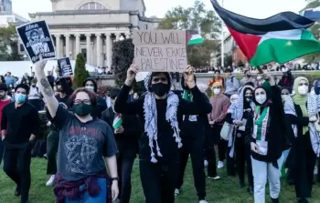 الحراك الطلابي يجني ثمارًا.. عدد من الجامعات الأمريكية ترضخ لمطالب الداعمين لفلسطين