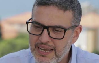 بعد ألمانيا.. فرنسا تمنع الطبيب غسان أبو ستة من دخول أراضيها وتحتجزه