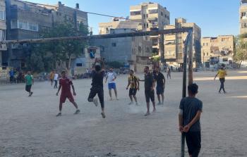 الساحات الشعبية ملجأ للاعبي غزة للترفيه عن أنفسهم (بالصور)