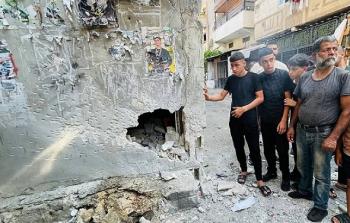 الاحتلال يقصف في مخيم بلاطة: استشهاد مقاوم ونحو 30 إصابة بينها خطيرة
