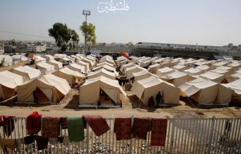 مع قرب الشِّتاء.. نازحون من شمال القطاع يشتكون من صعوبة الحياة في الخيام