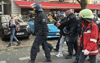 الشرطة الألمانية تستخدم الكلاب لتفريق مظاهرة منددة بـ(إسرائيل)