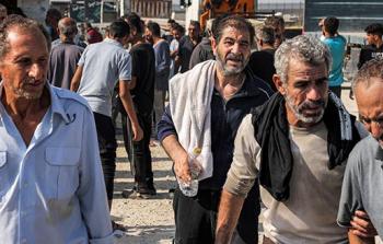 بعد عام من الحرب.. البطالة تعصف بعمَّال غزَّة والمساعدات 