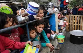 غزة تعاني نقصا حادا في الغذاء والمستلزمات الضرورية