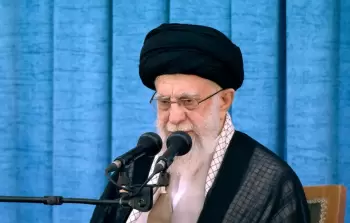 خامنئي: ينبغي إصدار أحكام إعدام على قادة (إسرائيل)