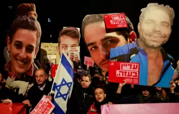 المعارضة وأهالي الأسرى الإسرائيليين يتهمون نتنياهو بعرقلة التوصل إلى صفقة مع حماس