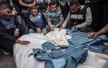 بعد المصوِّر أحمد اللَّوح... الإعلام الحكوميُّ بغزَّة: ارتفاع عدد الشُّهداء الصَّحفيِّين إلى 196