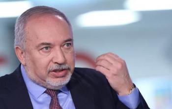 ليبرمان يهاجم: الحكومة تُشعل حربًا أهلية ونتنياهو يضحّي بالبلاد