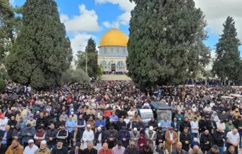 رغم عراقيل الاحتلال.. 40 ألفًا يؤدُّون صلاة الجمعة في المسجد الأقصى