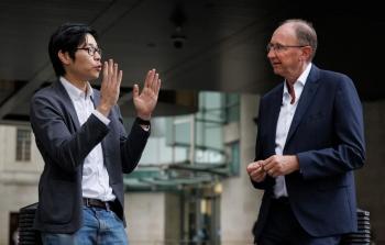 كاتب بريطانيّ شهير يطالب بطرد (إسرائيل) من المحافل الرِّياضيَّة العالميَّة