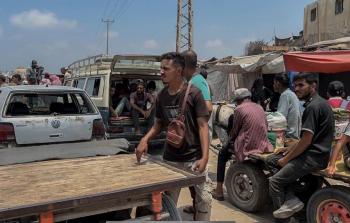 مواطنون بغزَّة يضطرُّون لتغيُّر أعمالهم للتَّكيُّف مع ظروف الحرب