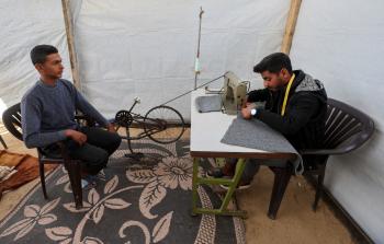 خيَّاطون يحوِّلون 