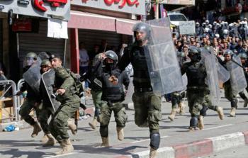 السُّلطة تمنع الصَّرافين في جنين من استقبال 