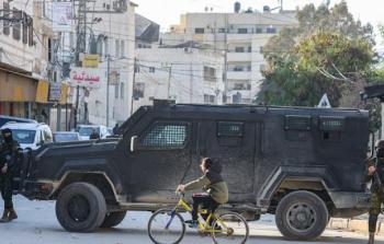 أفراد من أمن السلطة الفلسطينية على أحد مداخل مدينة جنين شمال الضفة الغربية