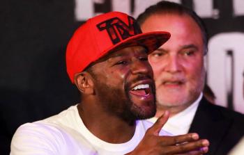 ملاكم أمريكيّ يتعرَّض للضَّرب والإهانة بسبب لـ 