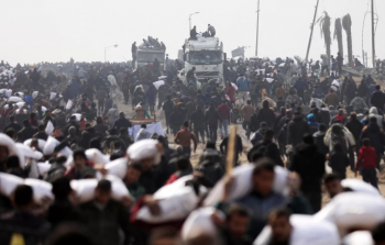 الإعلاميَّ الحكوميِّ: الاحتلال ارتكب مجزرةً مدبَّرةً باغتيال عناصر تأمين المساعدات بغزّة