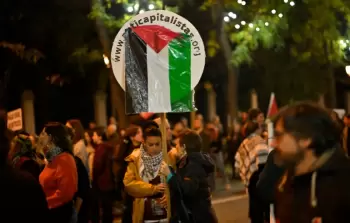 بعض المغنين الإسبان أدوا أغاني تدعو للسلام خلال التظاهرات