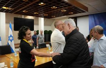 نتنياهو في لقاء له مع عائلات الأسرى لدى المقاومة