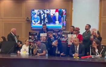 مشهد حي من اجتماع لجنة الدستور في 