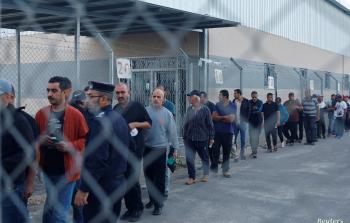 بعد الاعتقال والتَّنكيل.. عمَّال غزَّة يعانون من سلب الاحتلال حقوقهم المادِّيَّة