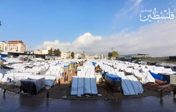 خيامُ النَّازحين في غزَّة.. قوارب هشَّة تُغرِِقُها مياه الأمطار