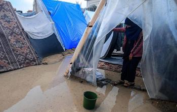النازحون يعيشون أوضاعا مأساوية داخل خيام بالية