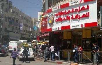 الاحتلال يقتحم 3 محال للصرافة وسط الضفة (أرشيف)