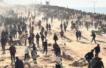 طحين مغمِّس بالدَّم.. رجال دفعوا حياتهم لإطعام أبنائهم