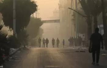 جثامين متفحِّمة واستغاثات تحت أنقاض.. نازحون يروون مشاهد 