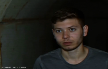 نجل نتنياهو في أسر حماس... عائلات الأسرى ينشرون مقطعًا مصوَّرًا للفت الانتباه لقضيَّة أبنائهم (شاهد)