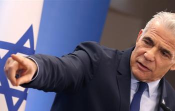 بعد إصدار مذكِّرة اعتقال برازيليَّة بحقِّ جنديّ إسرائيليّ... تراشق الاتِّهامات بين لابيد وساعر